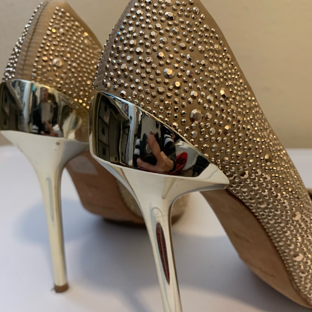 Bcbg Gold heels/pump